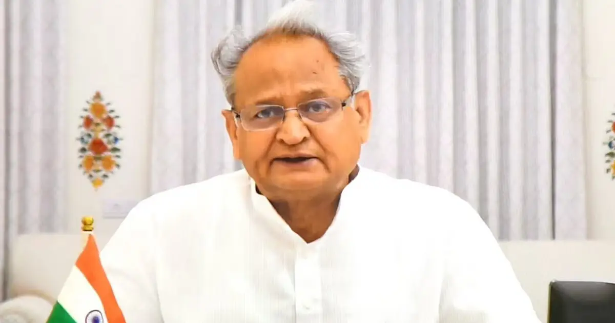 Gehlot calls on Sonia to discuss cabinet reshuffle in Rajasthan